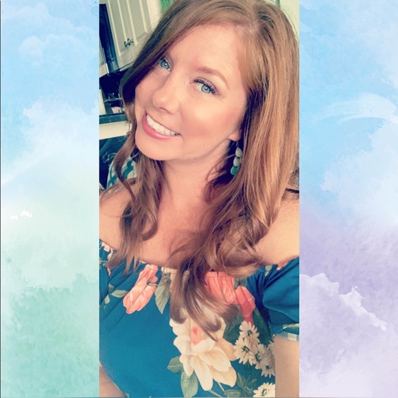 Meet your Posher, Renée - Picture 1 of 2